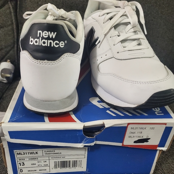 New Balance - Picture 3 of 5